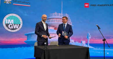 Podpisanie umowy na remont Spodków na Śnieżce