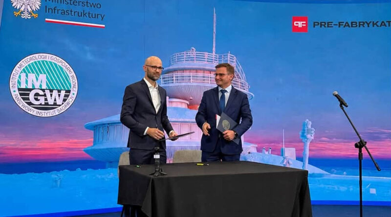 Podpisanie umowy na remont Spodków na Śnieżce